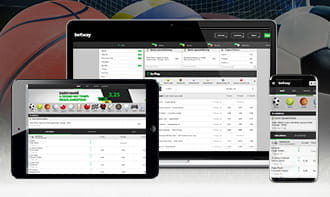 Un laptop, uno smartphone e un tablet che mostrano l'app di Betway