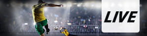 Un giocatore di calcio in azione durante una partita e la scritta LIVE