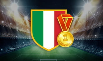Il triangolo con il tricolore della bandiera italiana, o scudetto, una medaglia con il numero 1 e lo sfondo di uno stadio affollato