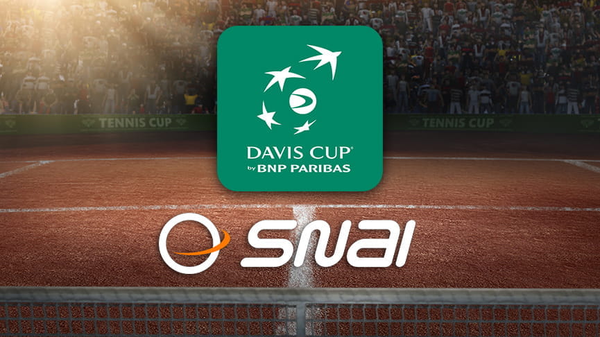 Un campo da tennis, con il logo della Coppa Davis e il simbolo di SNAI