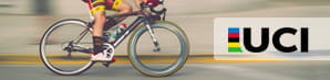 Un ciclista in azione con il logo di Uci, Unione Ciclistica Internazionale