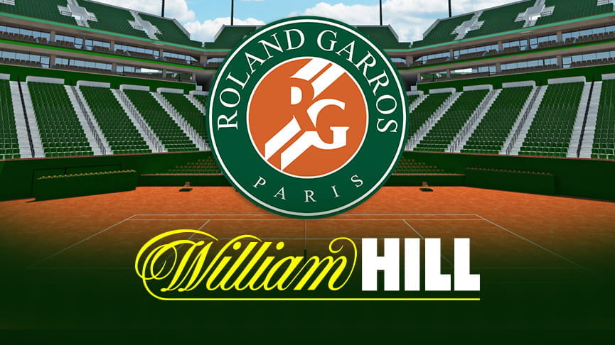 Un campo da tennis in terra rossa, con il logo del Roland Garros e il simbolo di William Hill